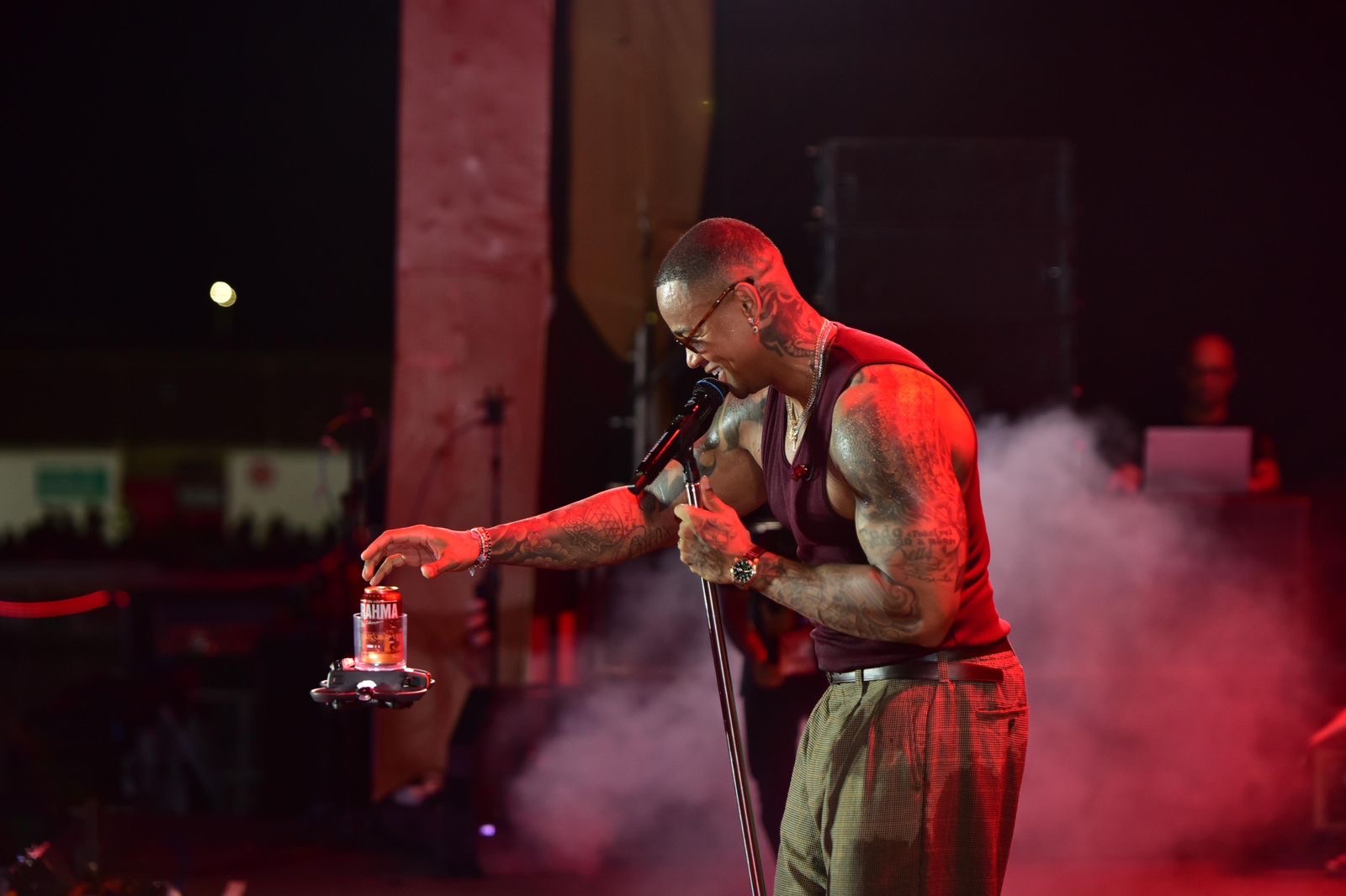 Segunda noite do São João de Maracanaú tem Léo Santana, Brahma Chopp entregue por drone e fogos no palco no clima da Brahmosidade