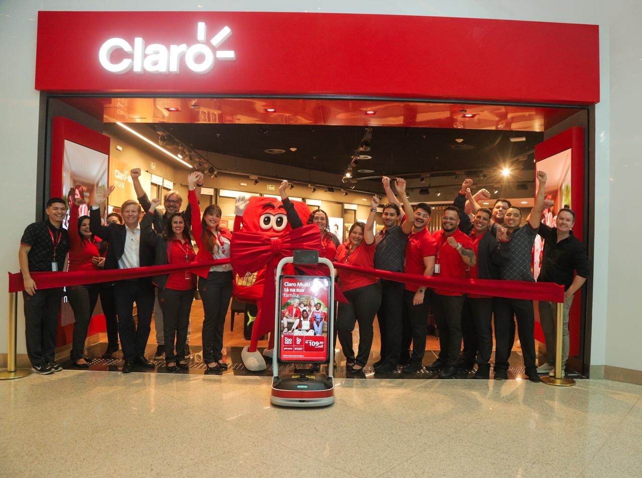 Claro investe em novo conceito de lojas físicas em Fortaleza com foco total na experiência do cliente