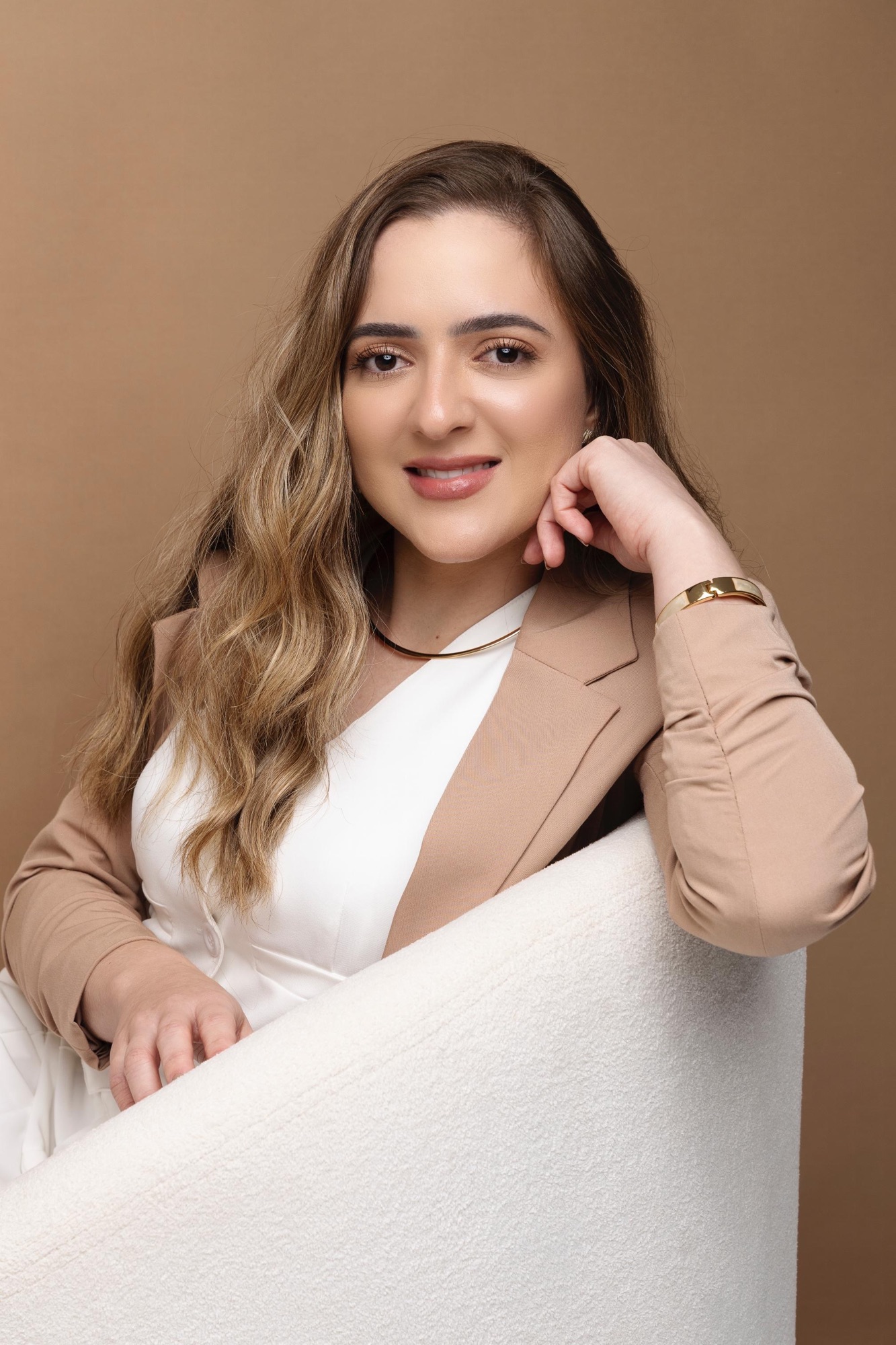 O que aconteceu com o rosto da Anitta? Especialista explica os cuidados e limites da harmonização facial