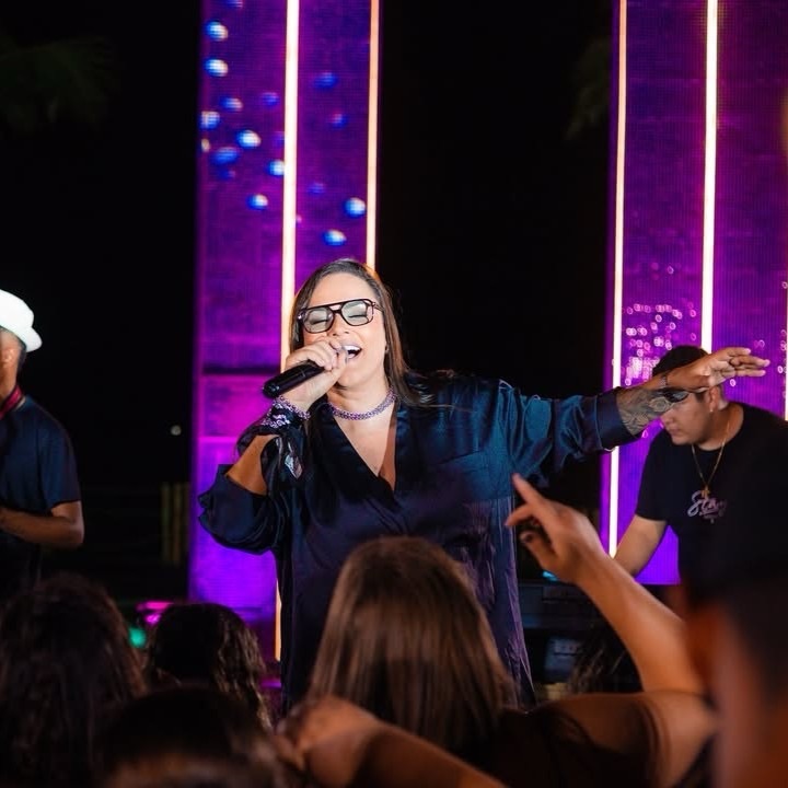 Priscila Carolynne traz a essência do brega apaixonado em audiovisual cheio de emoção