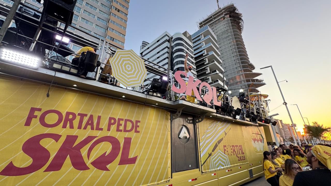 Skol celebra retorno ao Fortal com trio de Henry Freitas e experiências que conectam o público à energia redonda da marca