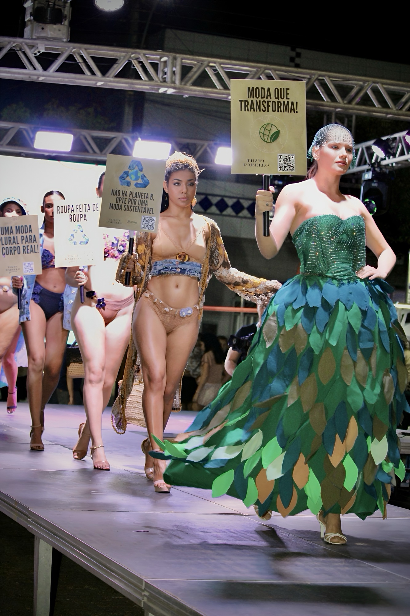 Upcycling: a revolução começa no que já existe, passarela se transforma em manifesto sob o olhar de Thaty Rabello