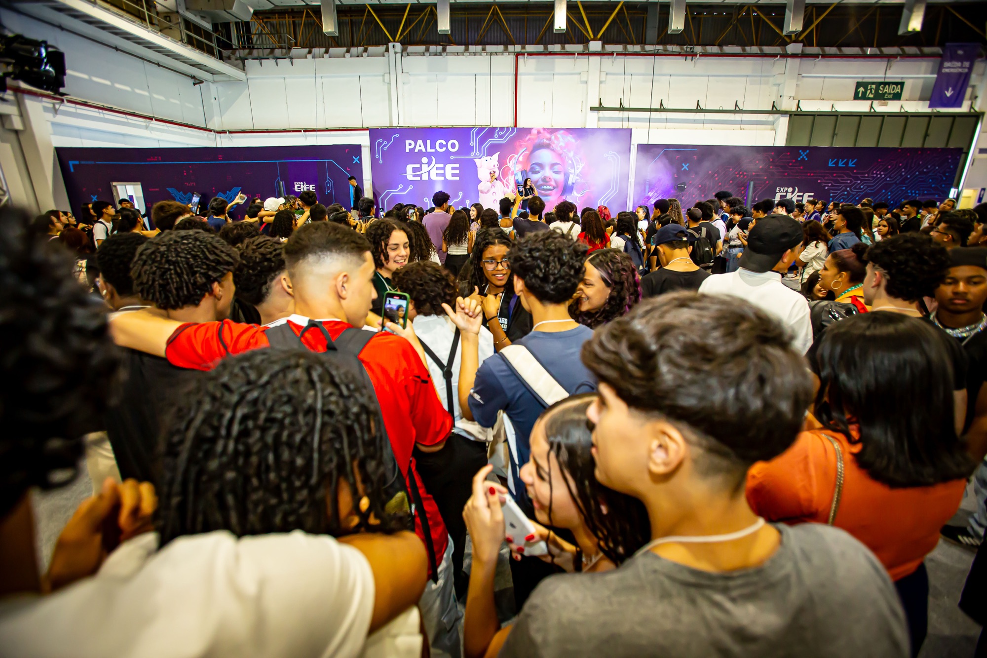 Expo CIEE 2025: Fernanda Concon, Sofia Santino e outros nomes célebres marcam presença no maior evento gratuito de trabalho jovem da América Latina