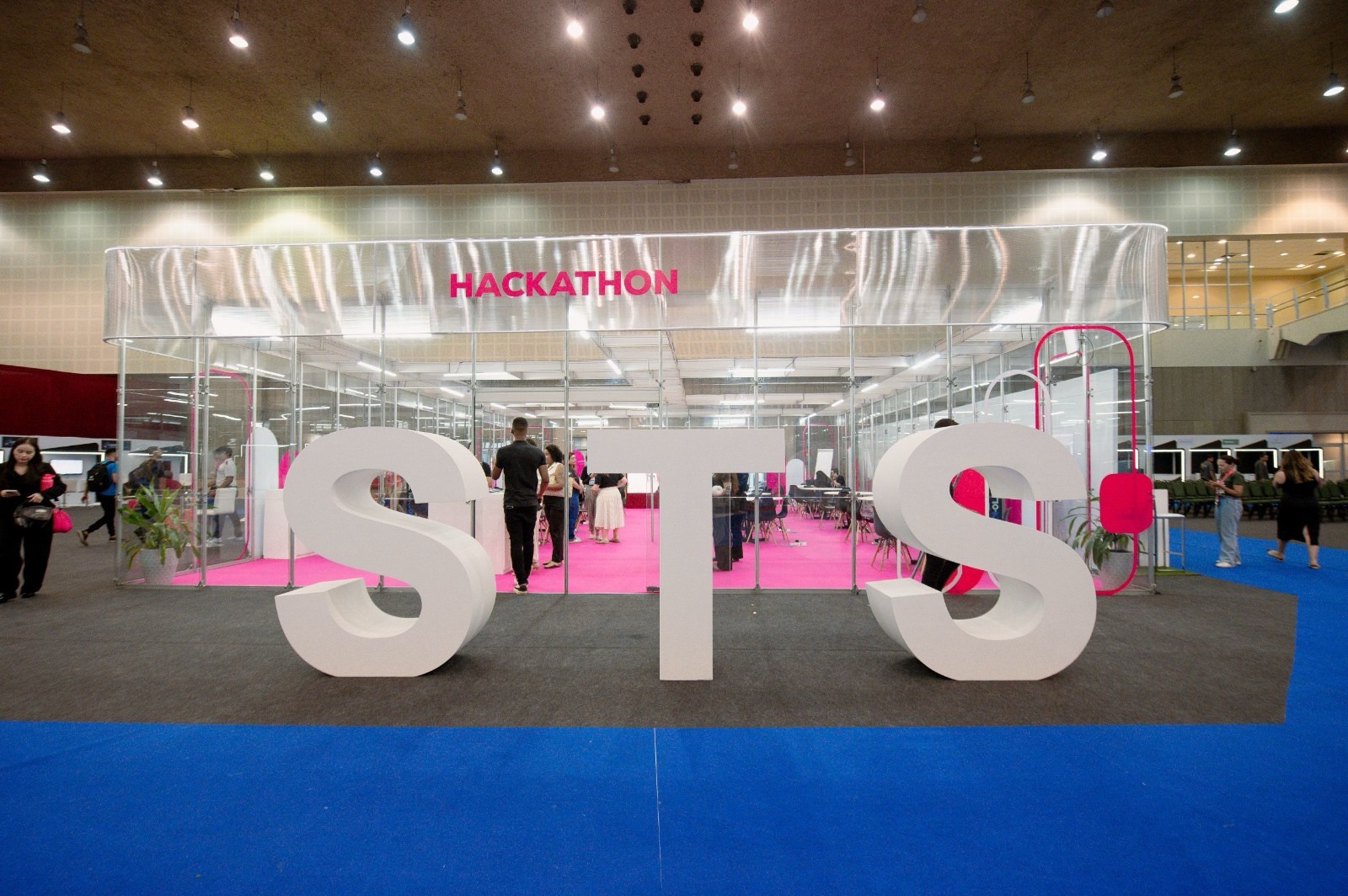 Presidente da Aprece destaca inovação no Hackathon do Siará Tech Summit 2025