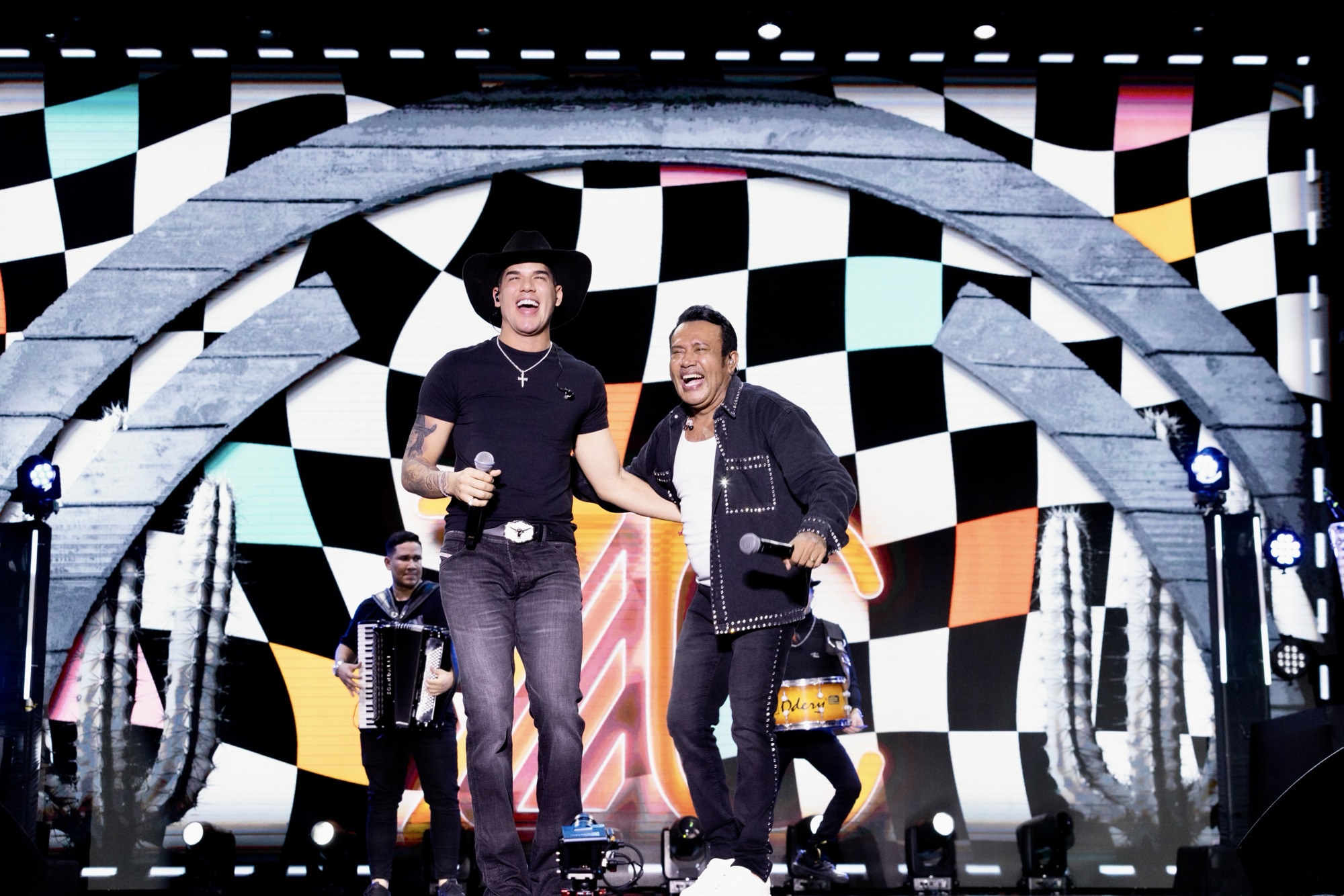 Zé Cantor lança segunda parte do DVD “Solteirões 20 Anos” com participações de Zé Vaqueiro, Monique Pessoa e Taty Girl