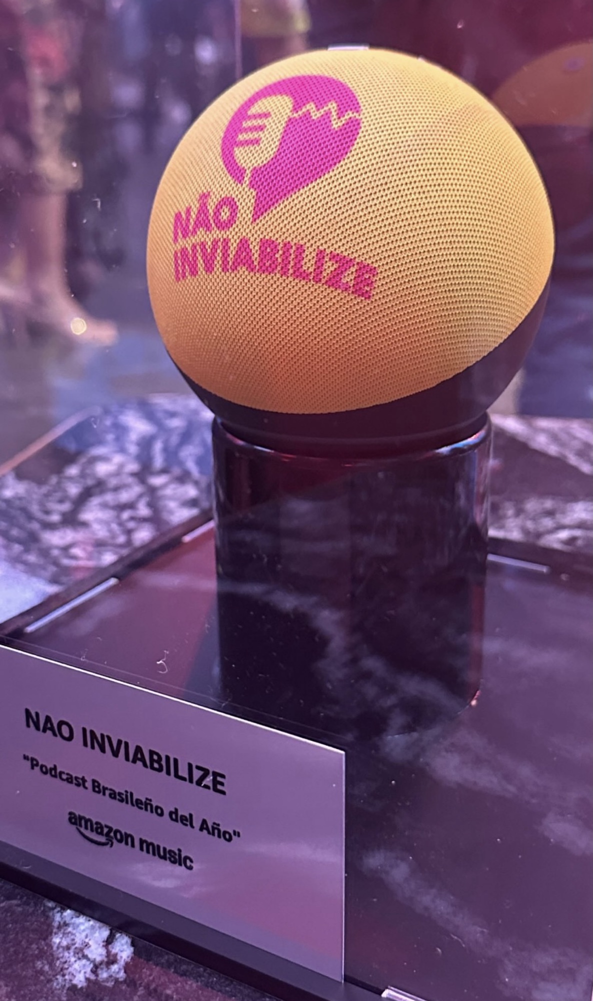 Em Las Vegas, podcast “Não Inviabilize” leva prêmio de Podcast Brasileiro do Ano pela Amazon Music.