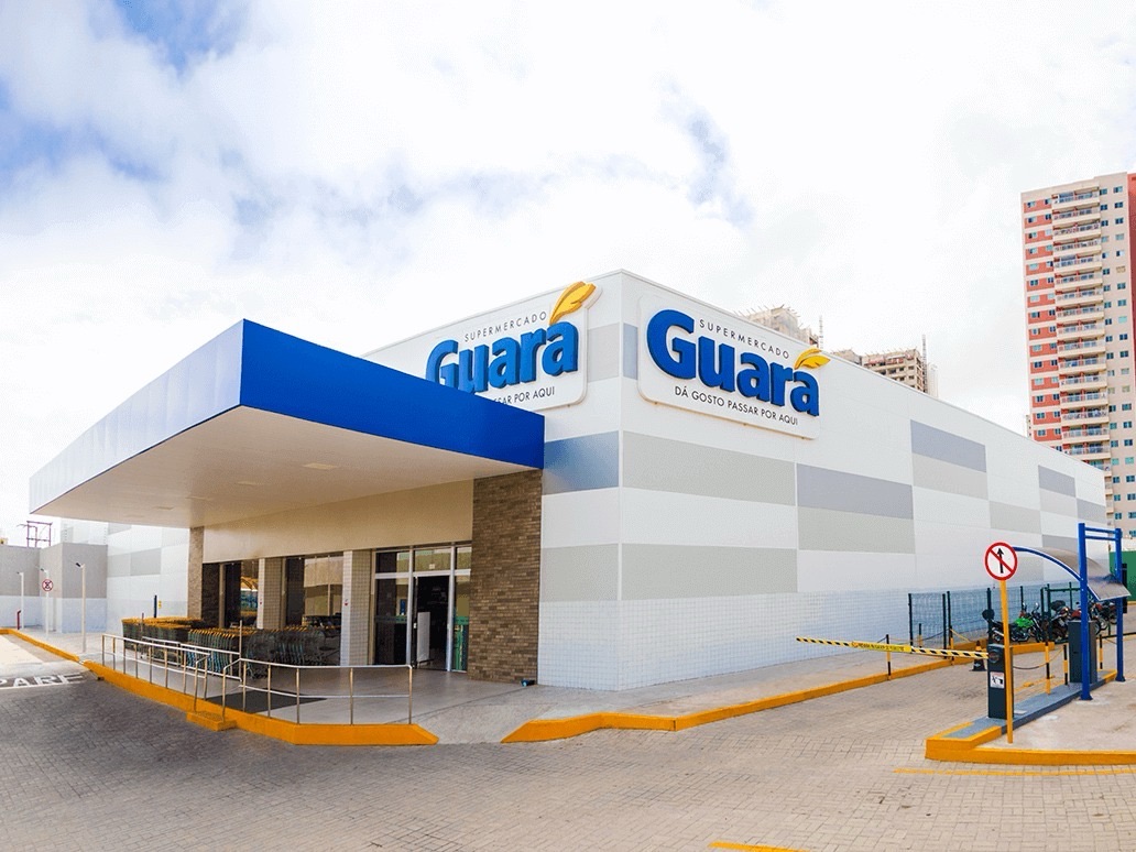 Supermercado Guará celebra 18 anos com bolo gigante e campanha especial de prêmios