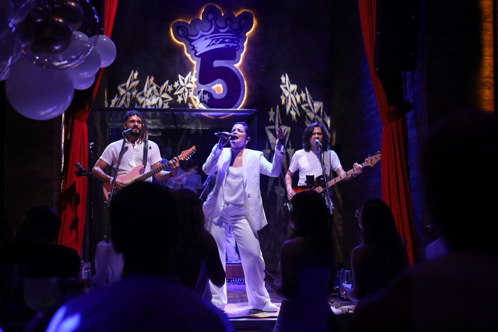 Pub 5 Elementos realiza Réveillon com tributo ao Queen em Fortaleza