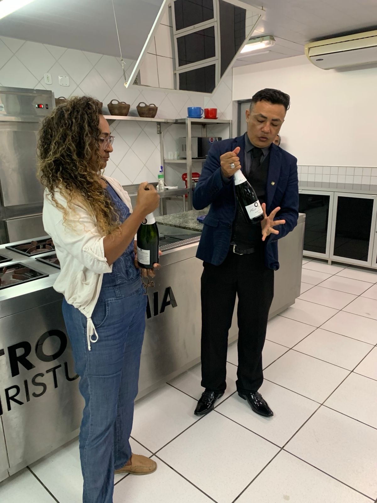 Sommelier do La Bella Italia ministra palestra sobre vinhos do Norte da Itália na Unichristus