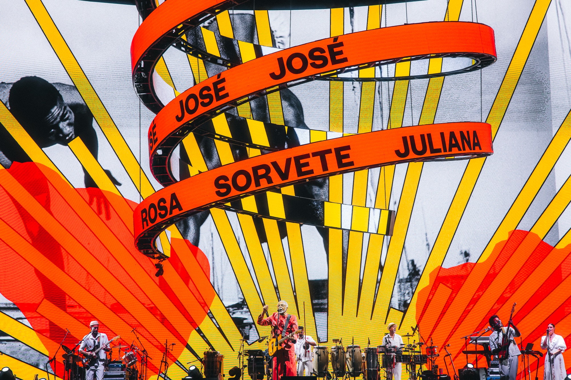 Gilberto Gil chega a Fortaleza para duas apresentações de sua última turnê, TEMPO REI