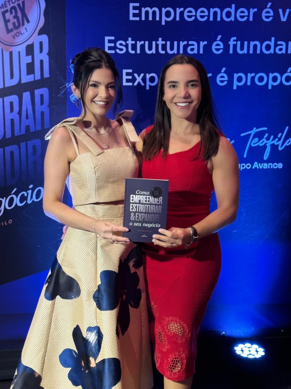 Welynadia Rodrigues prestigia lançamento de livro de Tatianne Teófilo