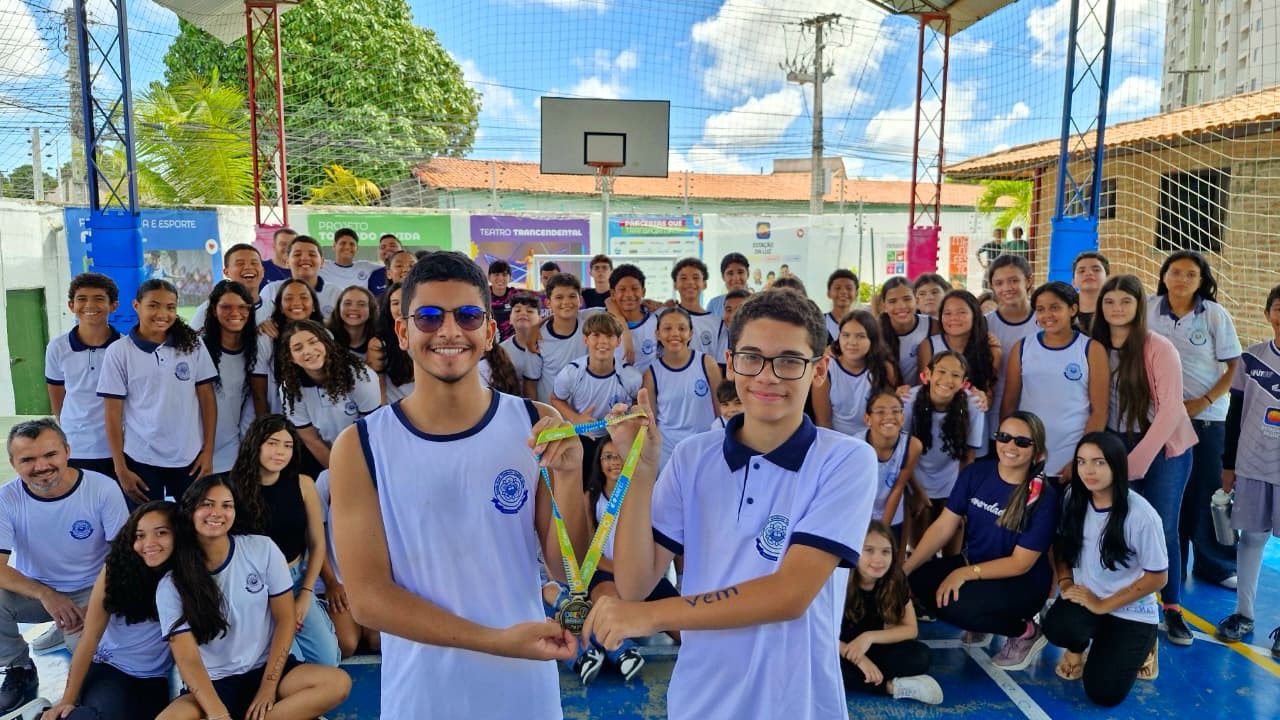 Estudantes da Escola Clodomir Teófilo Girão recebem premiação na Olimpíada Nacional de Eficiência Energética
