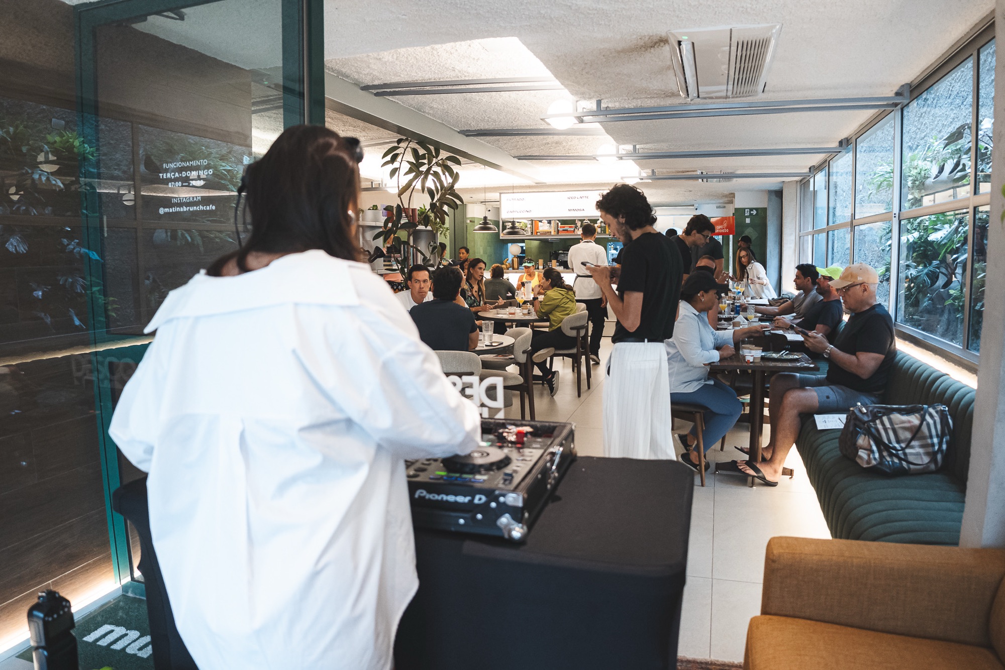 Eventos diurnos impulsionam tendência das “coffee parties” e movimentam espaços em Fortaleza
