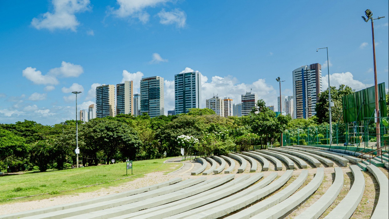 Fortaleza consolida liderança econômica no Nordeste e ABIH-CE destaca o papel do turismo nesse resultado