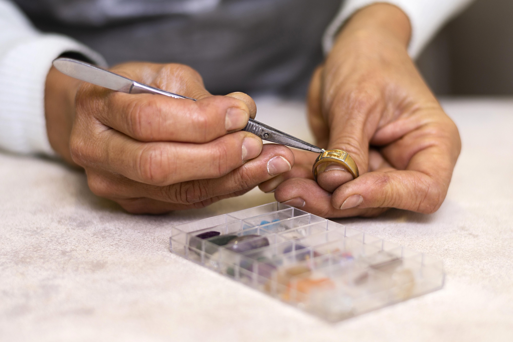 Cuidado e manutenção de jóias: dicas de especialista para preservar brilho e durabilidade