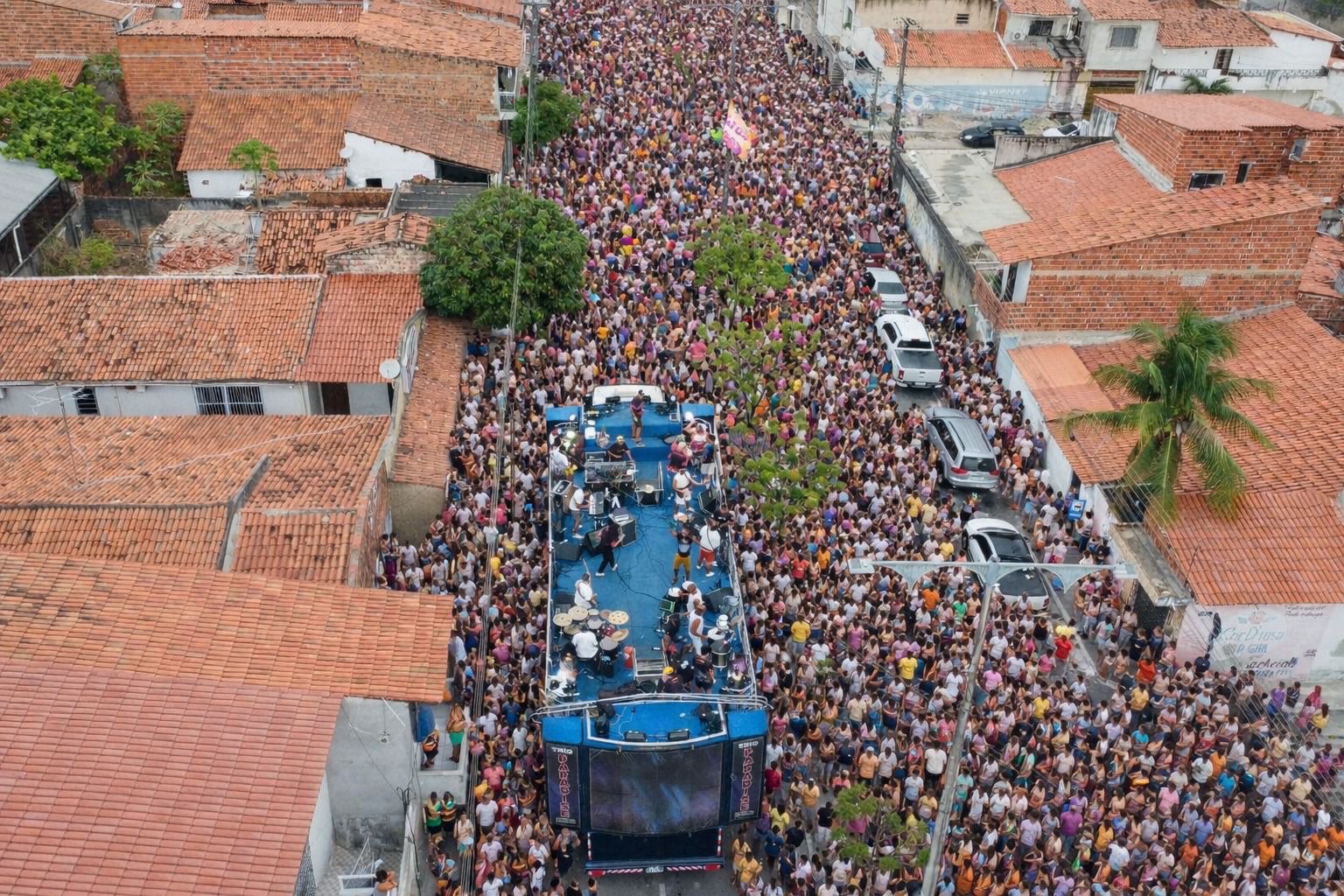 Bloquinho da BatGut reúne mais de 12 mil foliões e consolida Maracanaú como polo do pré-Carnaval no Ceará
