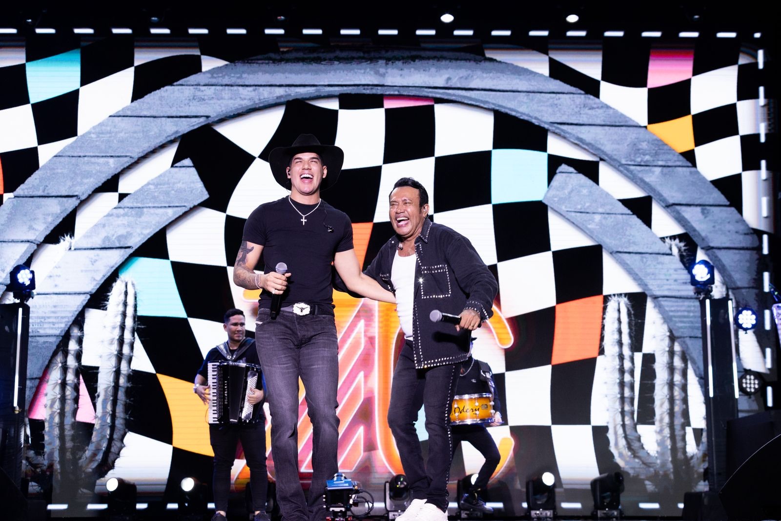 Dobradi­nha de Zés: Zé Vaqueiro se junta a Zé Cantor no Pau de Forró