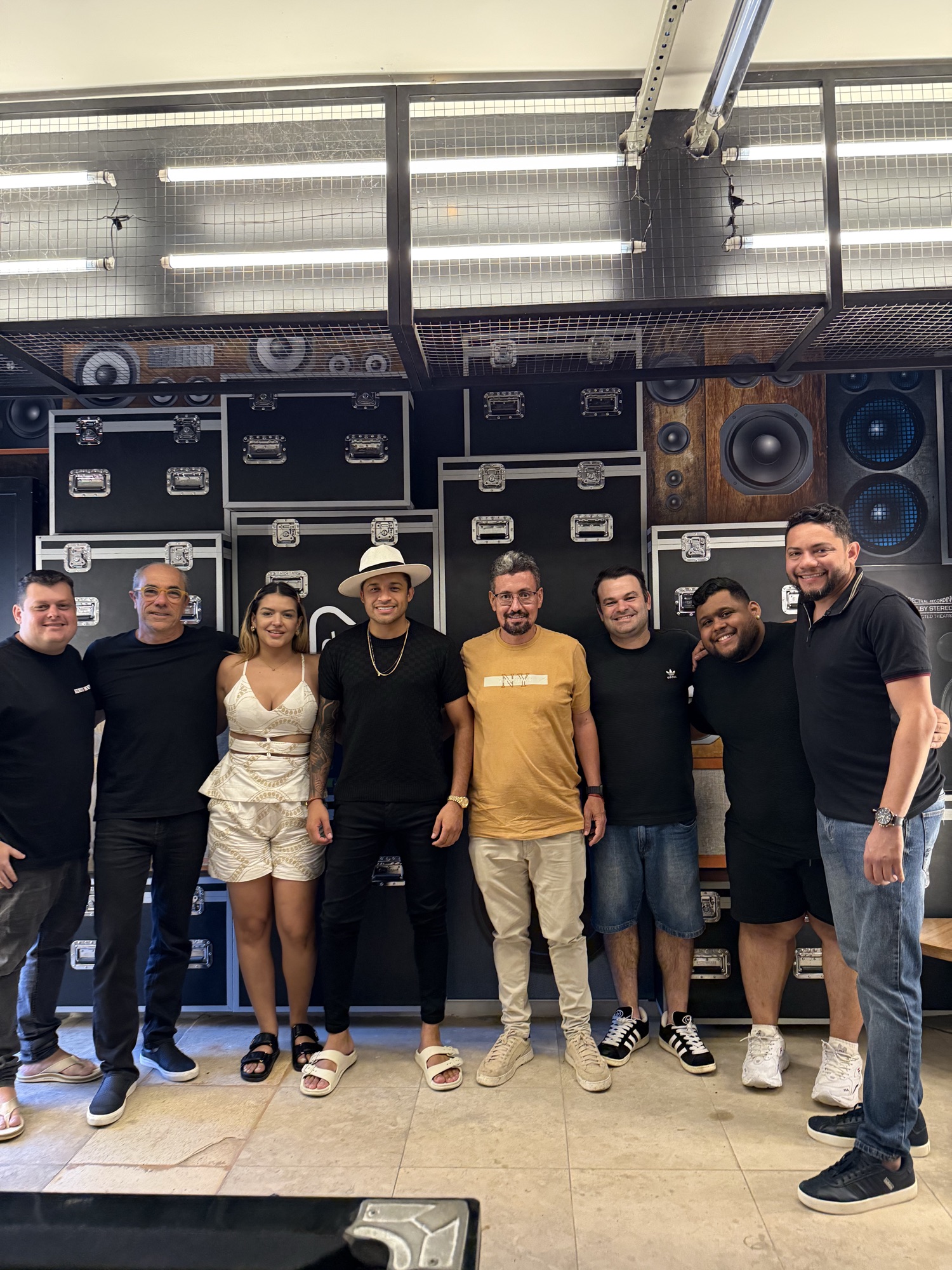 Leonne O Nobre fecha parceria com a D&E Music e inicia nova fase na carreira