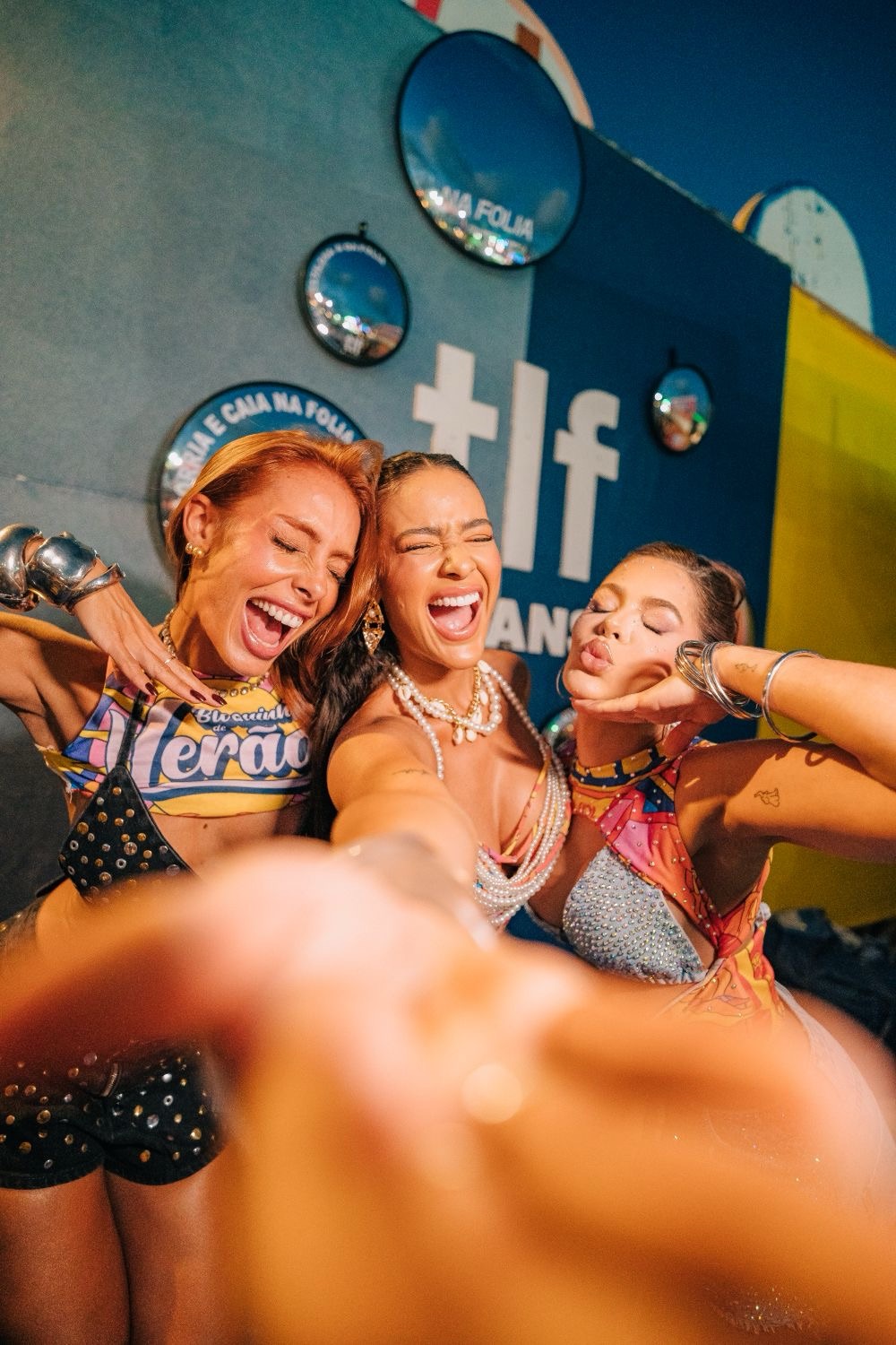 Influenciadoras brilham com TLF Jeans no Bloquinho de Verão