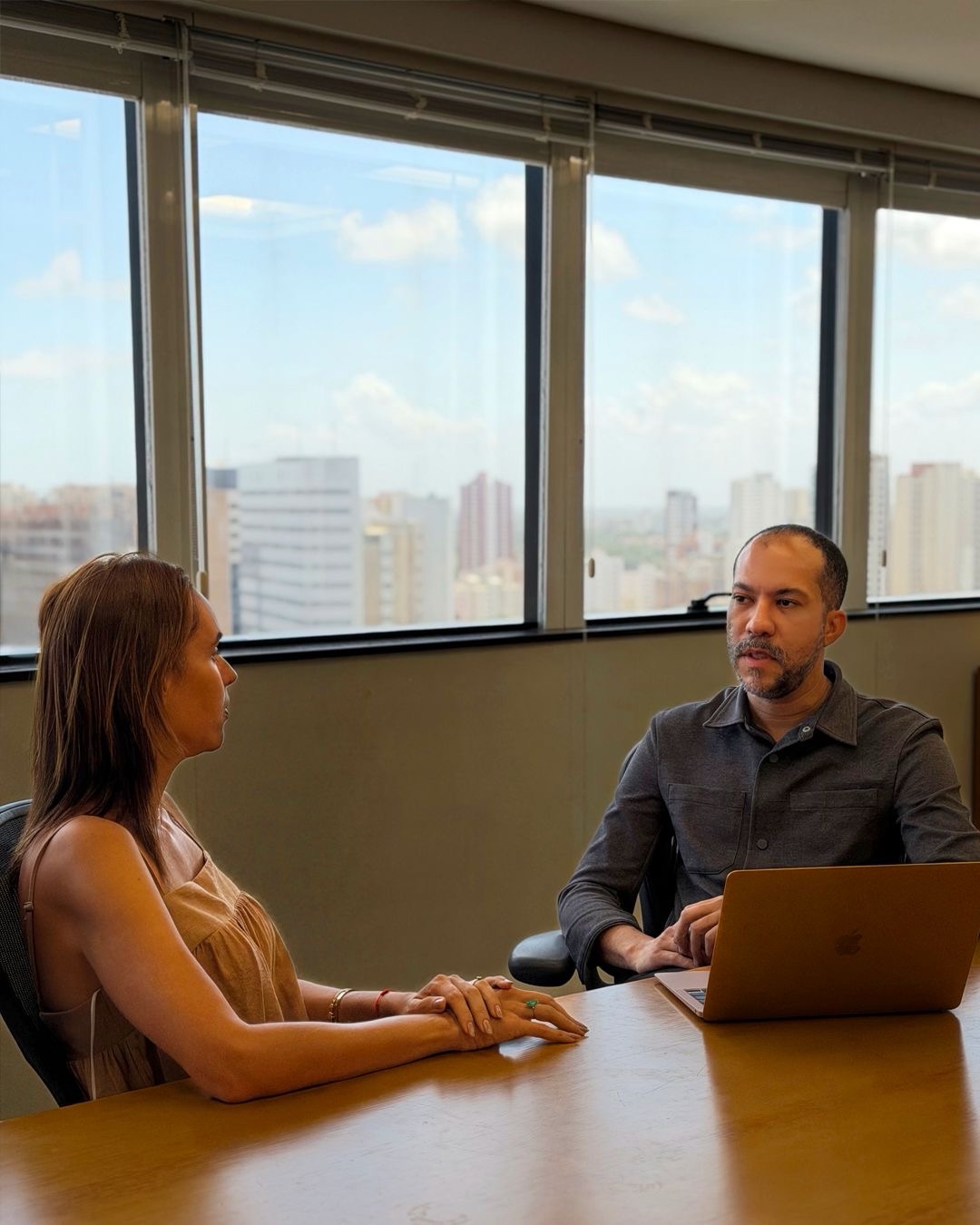 Endividamento por apostas online cresce em 2026 e preocupa empresas: colaboradores recorrem a empréstimos e comprometem renda.