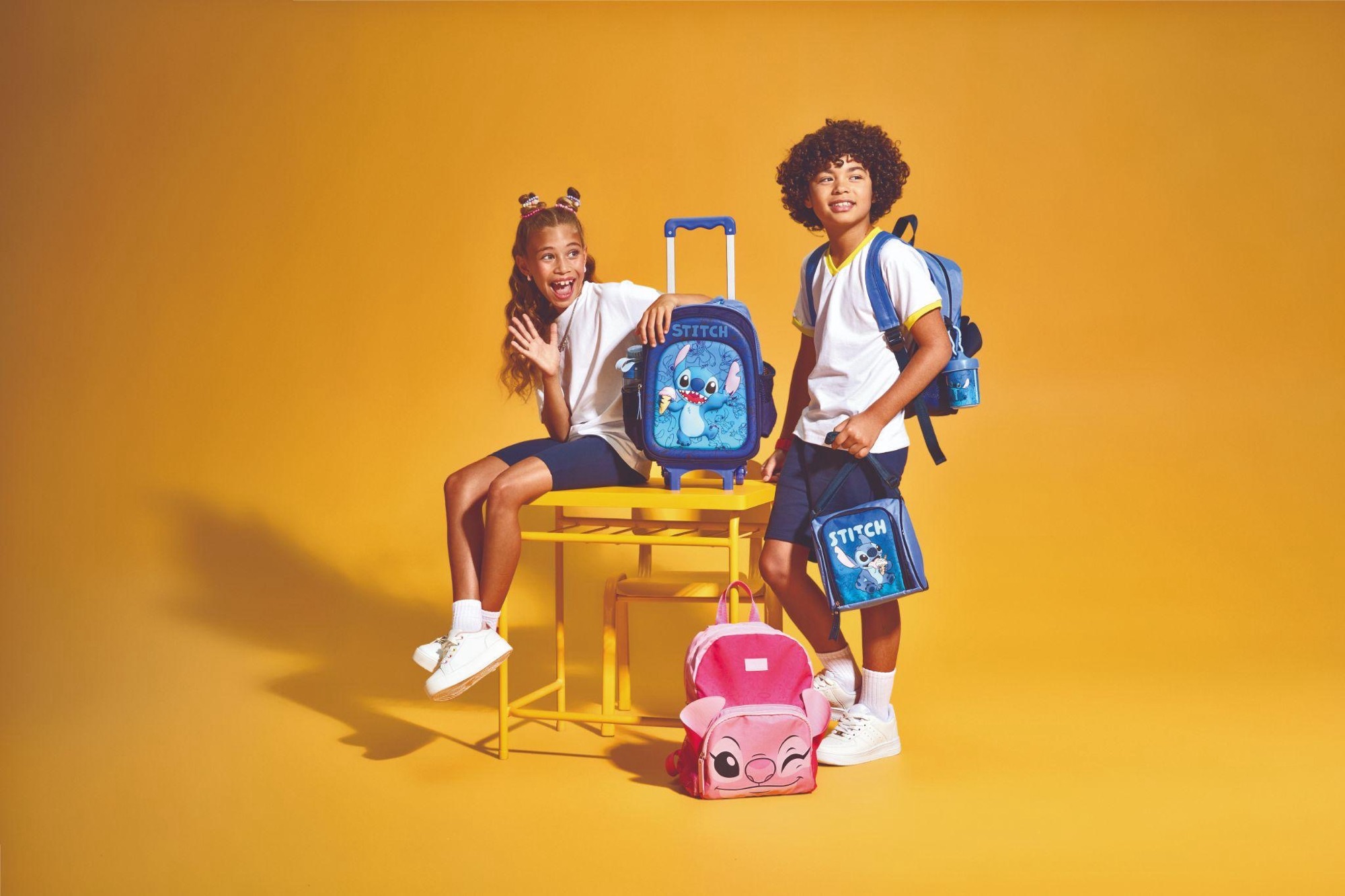Avon lança coleções de Stitch & Angel e Mickey & Minnie para a Volta às Aulas 2026