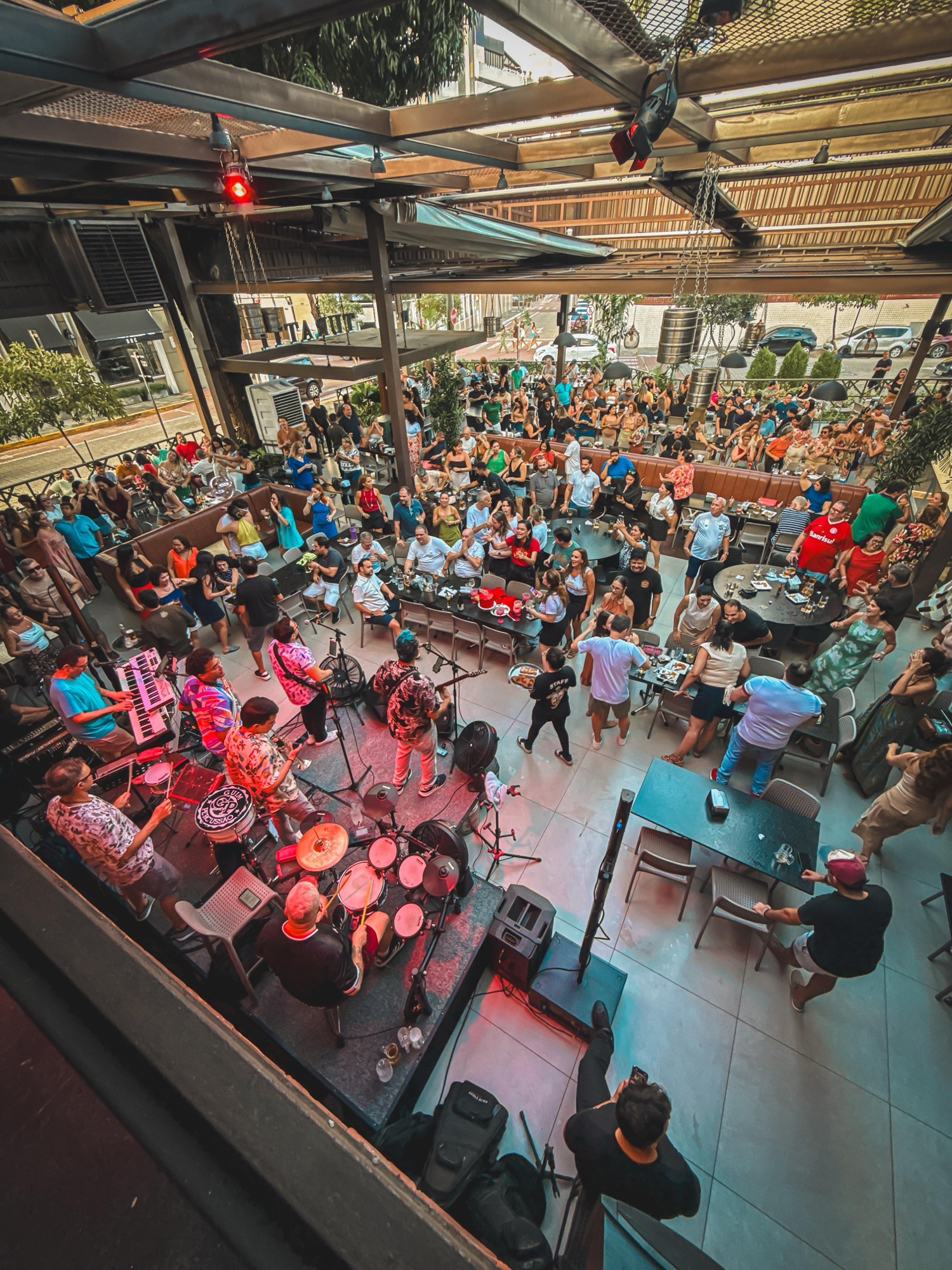 Turatti aposta na diversidade musical e amplia programação semanal