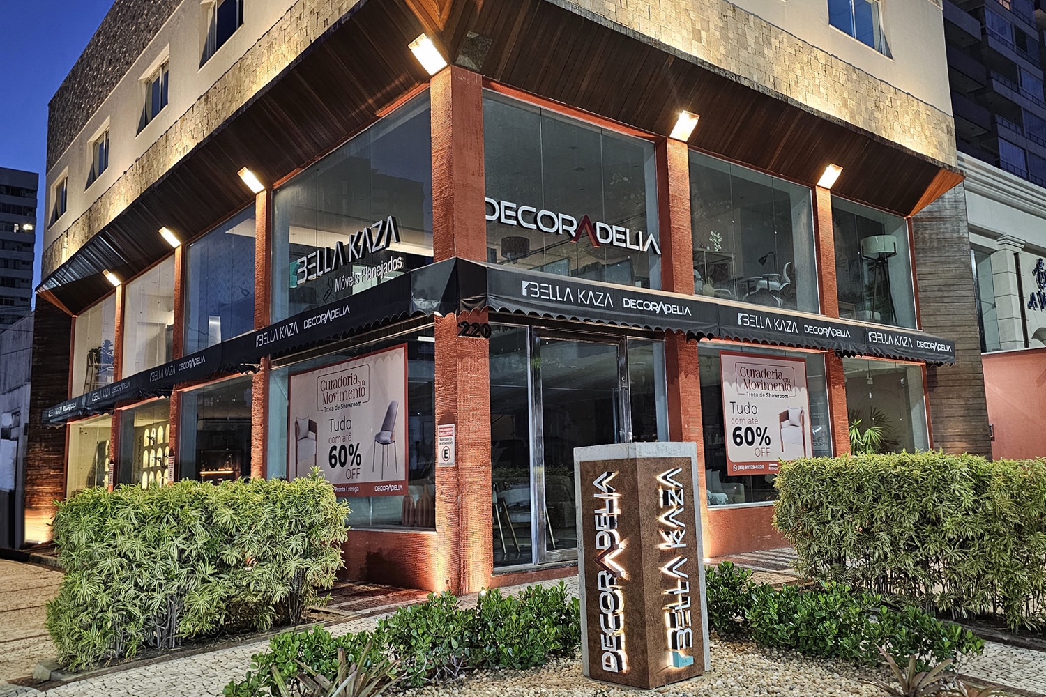 CURADORIA EM MOVIMENTO MOVIMENTA O SHOWROOM DA DECORADELIA COM ATÉ 60% OFF EM PEÇAS DE ALTO PADRÃO