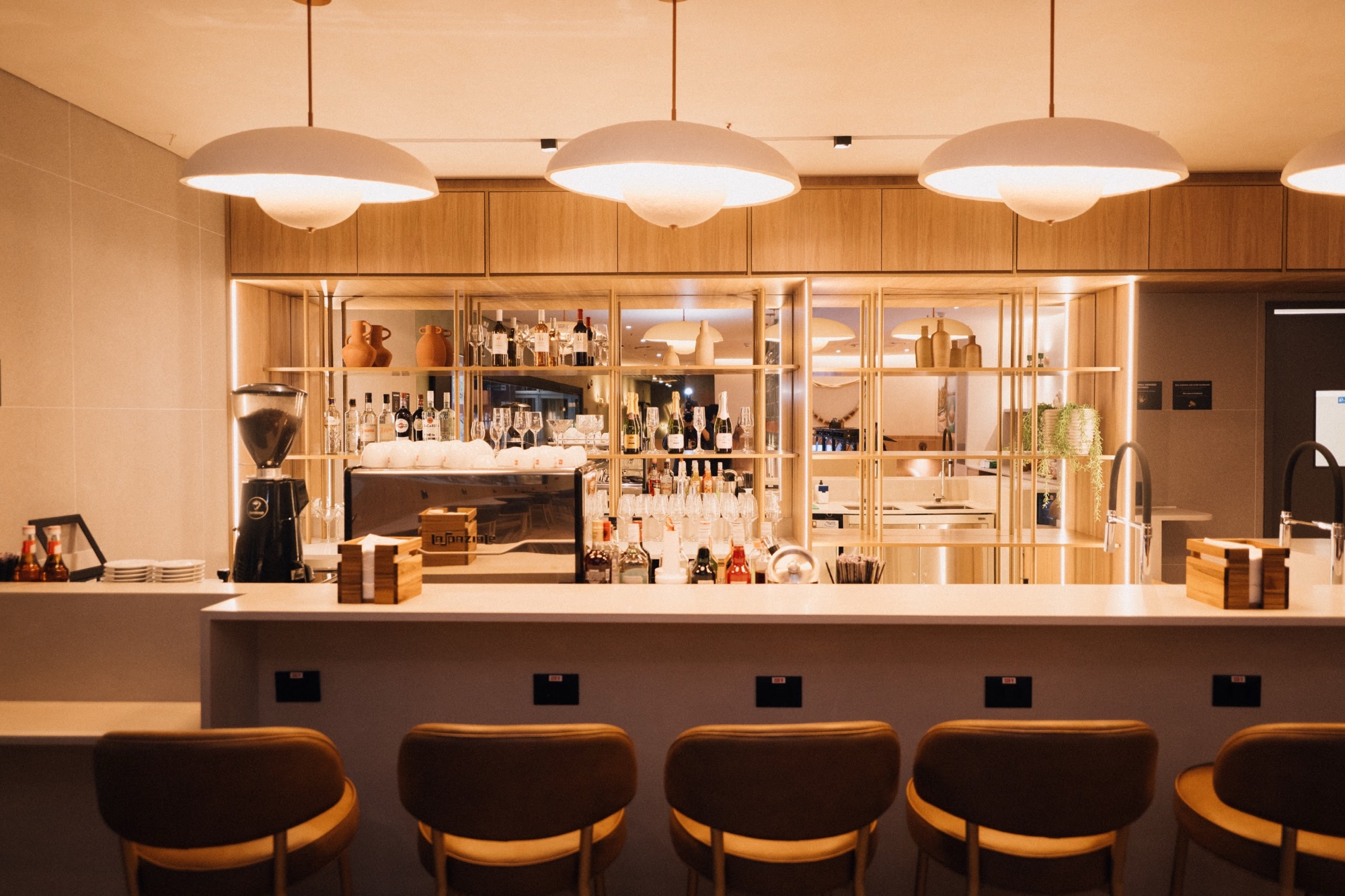 Com nova sala VIP na área internacional, W Premium Group amplia presença em Fortaleza