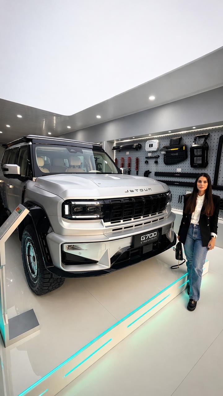 Camila Melo participa de conferência da Jetour em Pequim e destaca chegada do G700 ao Brasil