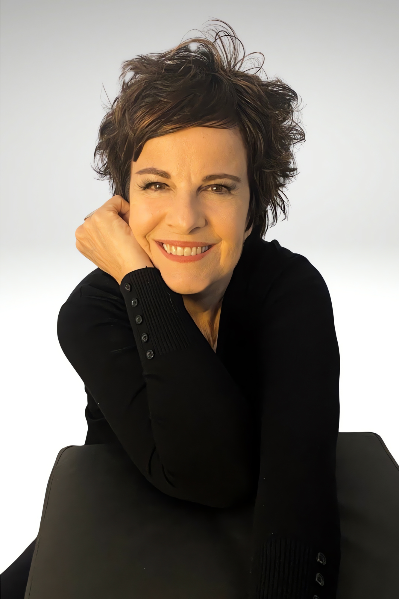 Leila Pinheiro em Fortaleza: show “Viva Meu Samba” celebra 45 anos de carreira com ingressos a partir de R$ 15