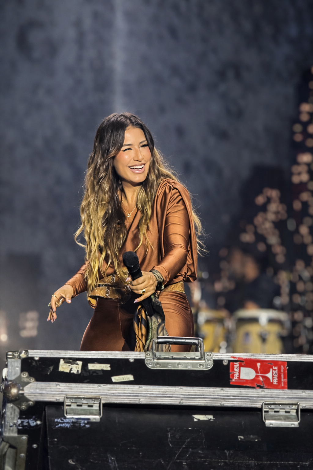 Simone Mendes emociona público em Fortaleza durante celebração dos 300 anos da cidade