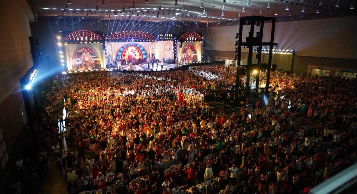 Misericórdia Brasil 2026 reúne 15 mil fiéis por dia em Fortaleza e tem ingressos esgotados em 40 minutos