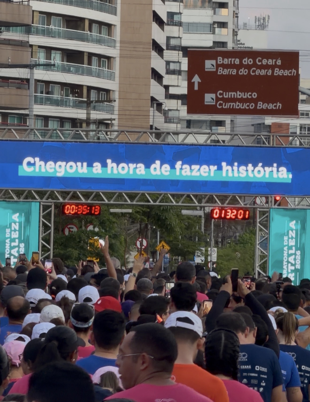 Maratona de Fortaleza reúne atletas em circuitos de 5, 10, 21 e 42 km e abre celebrações dos 300 anos da capital