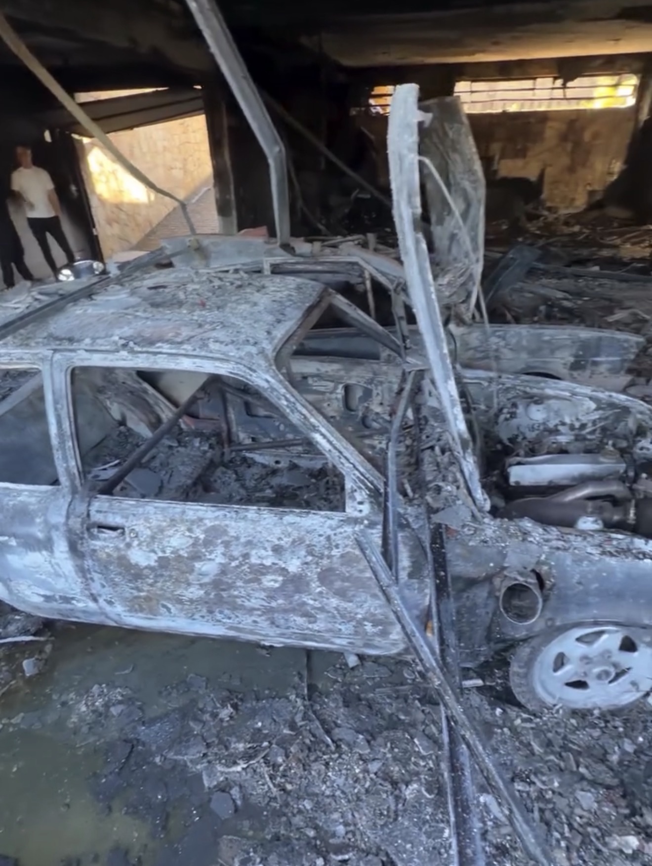 Incêndio destrói casa dos pais de MC Gui em São Paulo e vídeo do momento choca nas redes