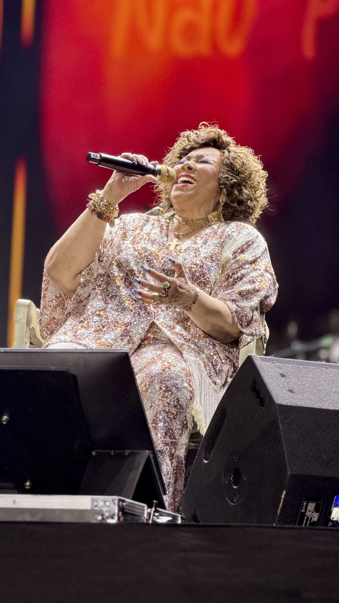 Alcione emociona público como segunda atração nos 300 anos de Fortaleza no Aterrinho da Praia de Iracema