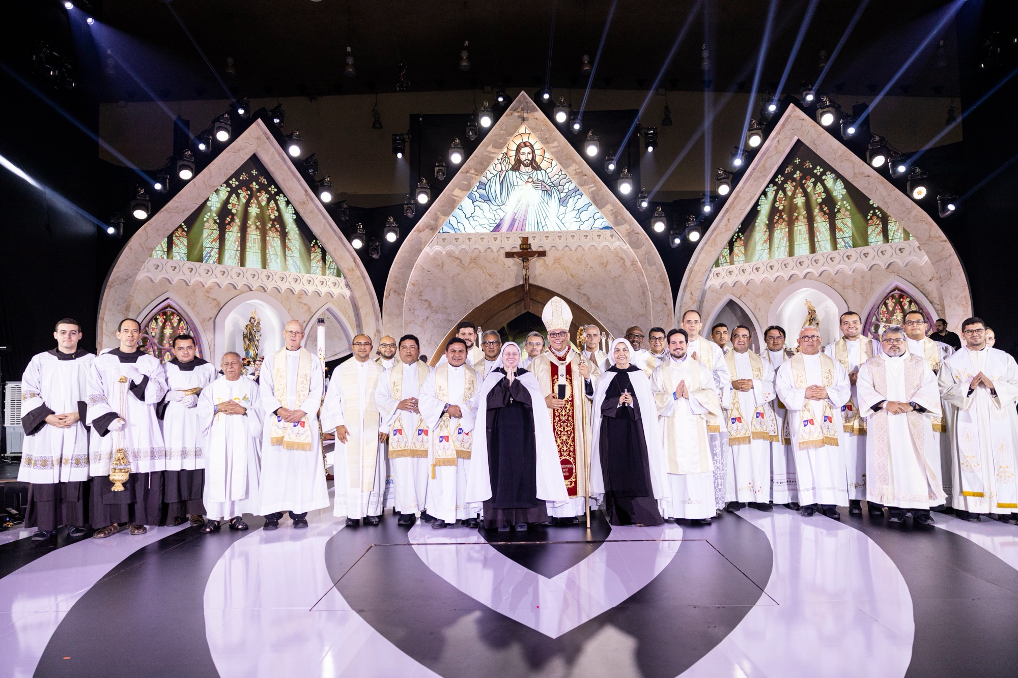 Misericórdia Brasil Fortaleza reúne 45 mil pessoas e arrecada 12 toneladas de alimentos.