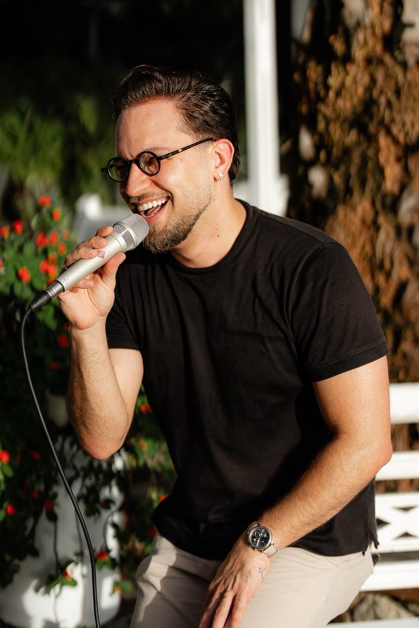 NOM Frutos do Mar realiza terceira edição do “NOM In Concert” com show de Phelipe Carvalho