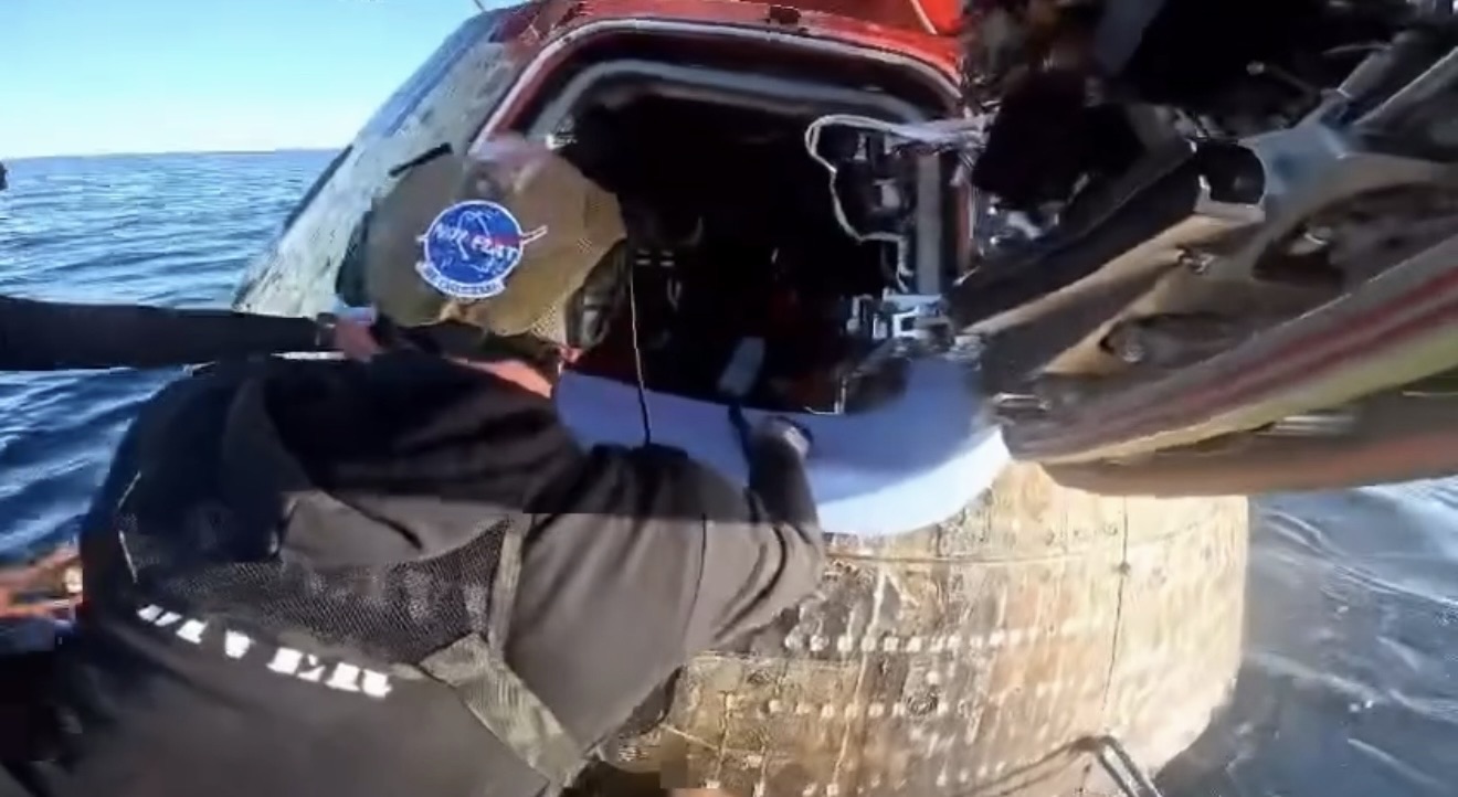 NASA divulga vídeo do resgate dos tripulantes da missão Artemis II após retorno histórico no Pacífico