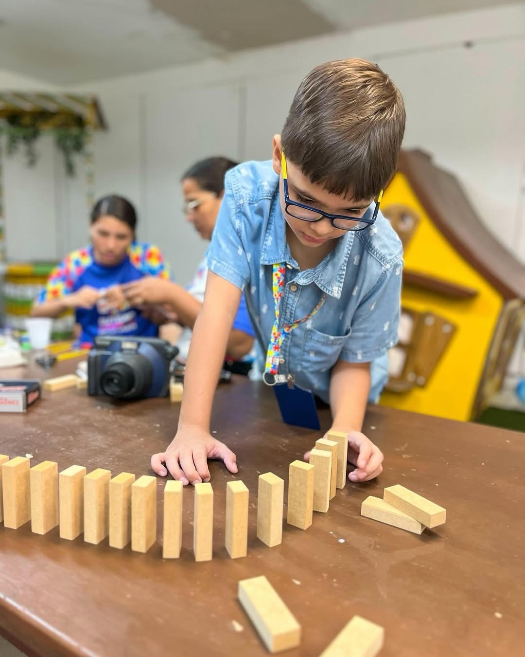 Shopping Benfica promove Abril Azul com seminário sobre TEA e sessão de cinema gratuita