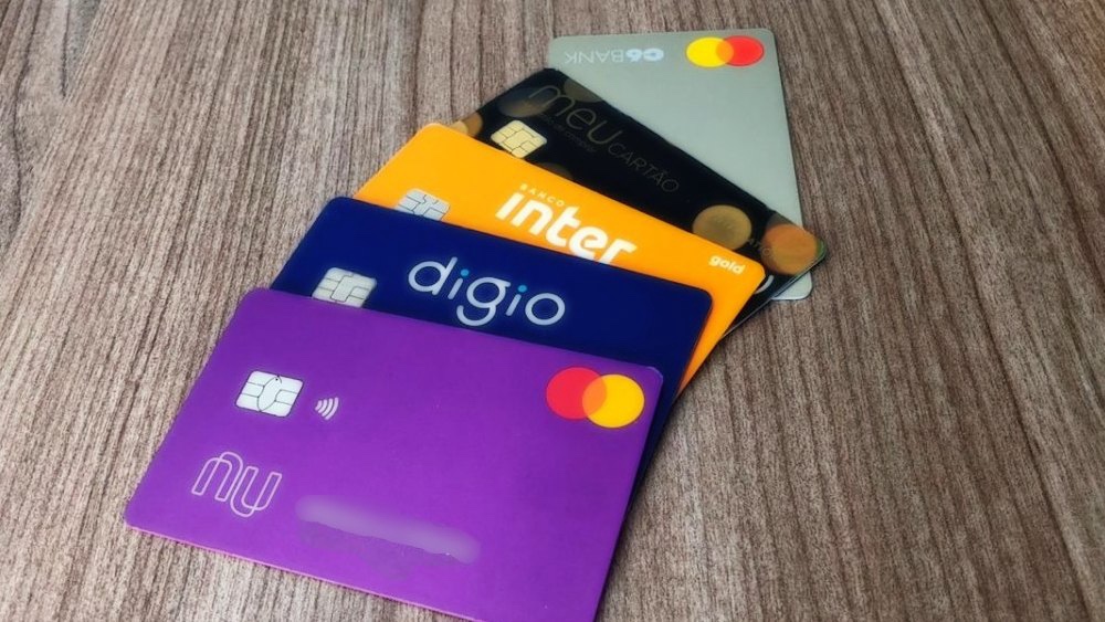 Sem anuidade: cartões de crédito ganham destaque em 2026 e lista chama atenção