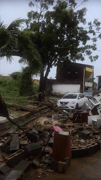 O que aconteceu no aeroporto de Fortaleza? Muro desaba sobre casas, deixa prejuízos e expõe moradores ao risco