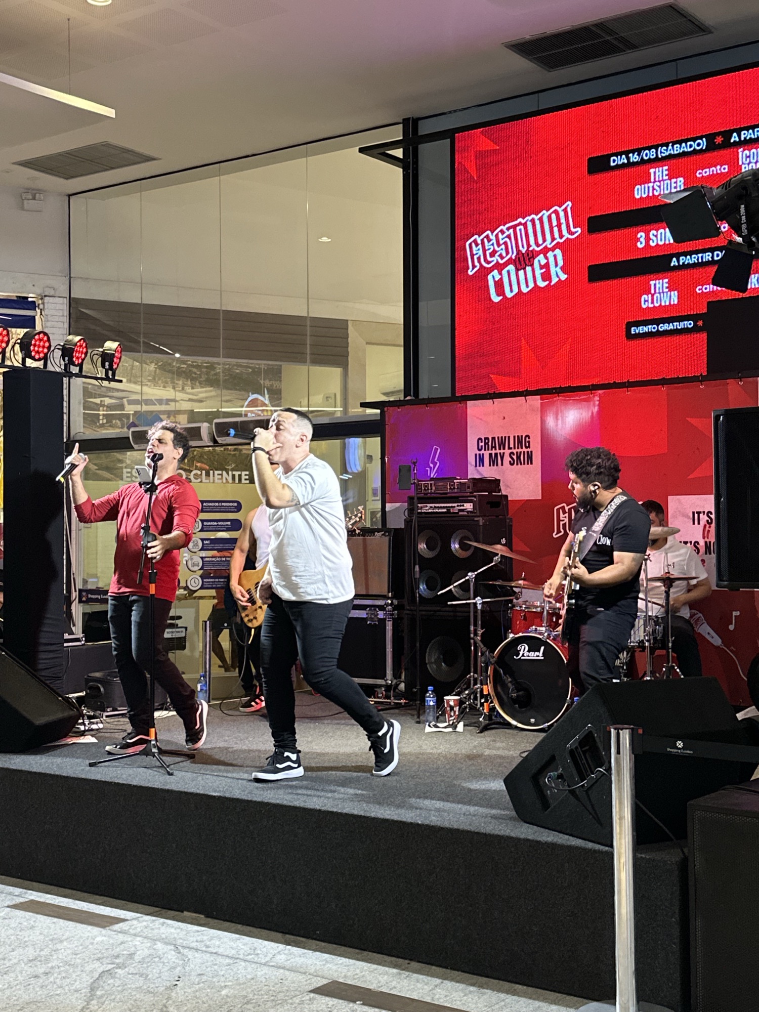 Shopping Eusébio estreia Festival de Cover com tributos a ícones da música mundial